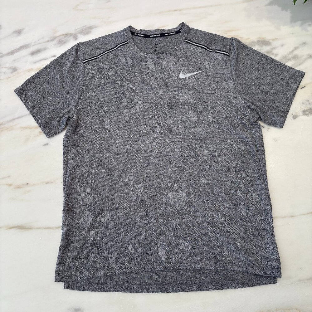 Nike Dri Fit Gray Patterned workout shirt, Size Large, New w/o tags, lightweight